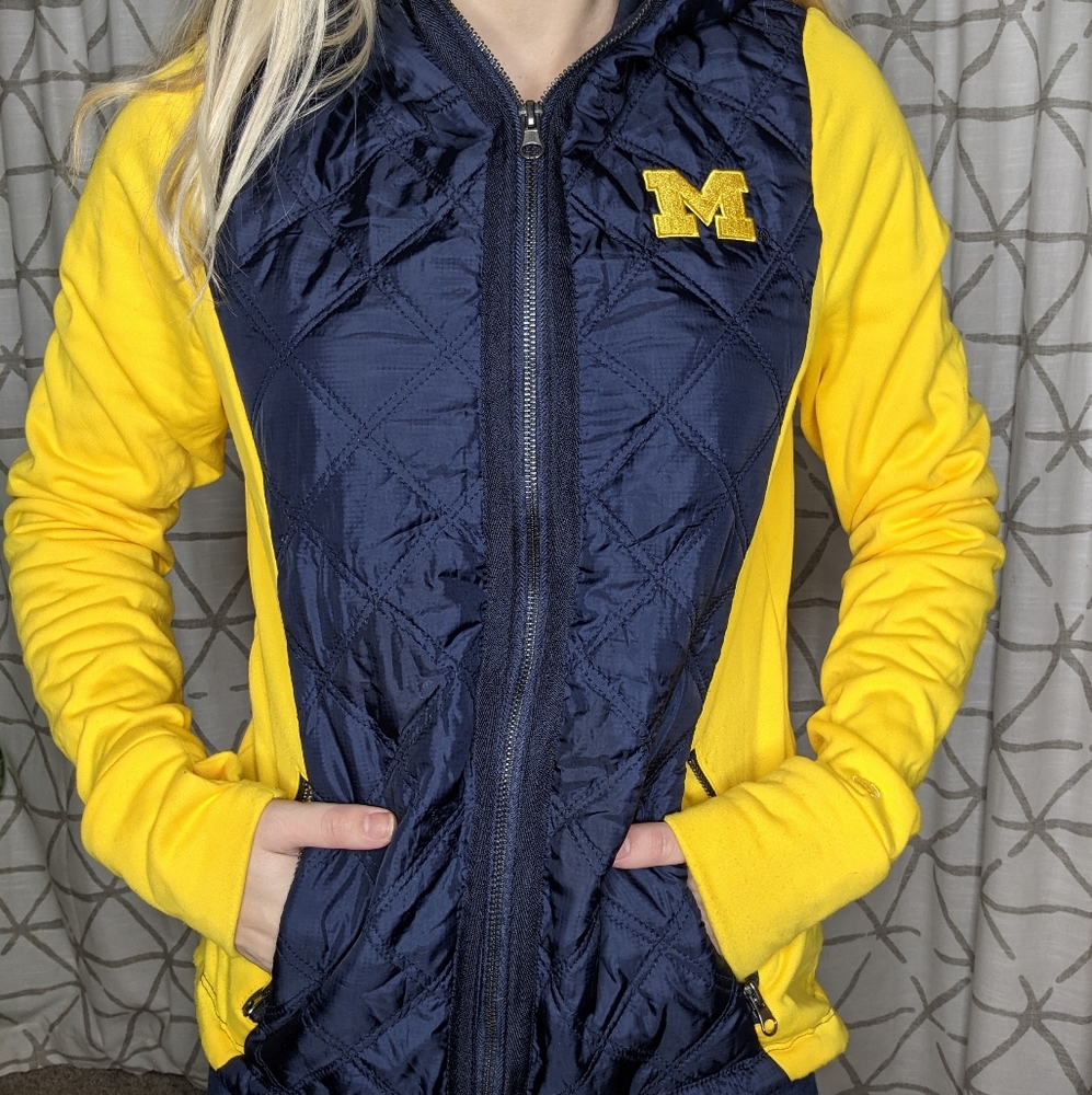 Michigan Puffer Jacket With Hood